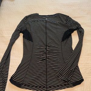 Size 8 long sleeve lulu
